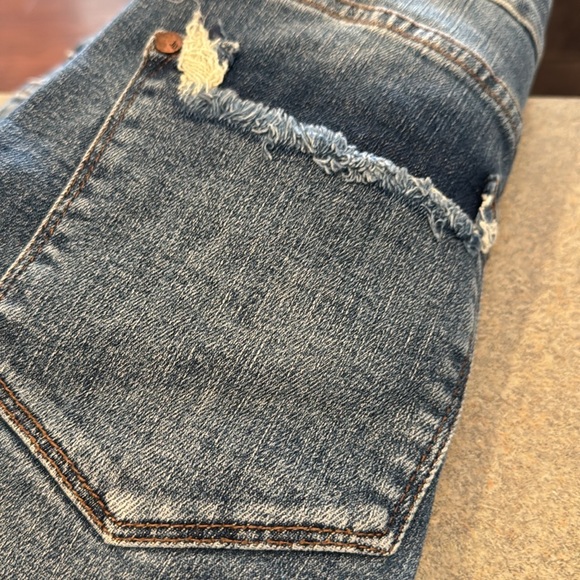 Judy Blues Distressed Blue Jeans - Picture 4 of 7